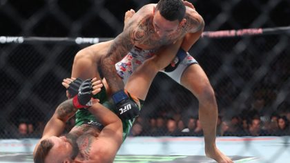 Conor McGregor gây chú ý với hành động sau chấn thương UFC 329