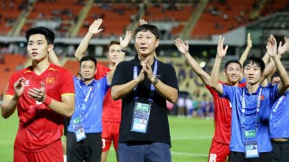 HLV Kim Sang Sik khiến Thái Lan khiếp sợ chưa từng thấy
