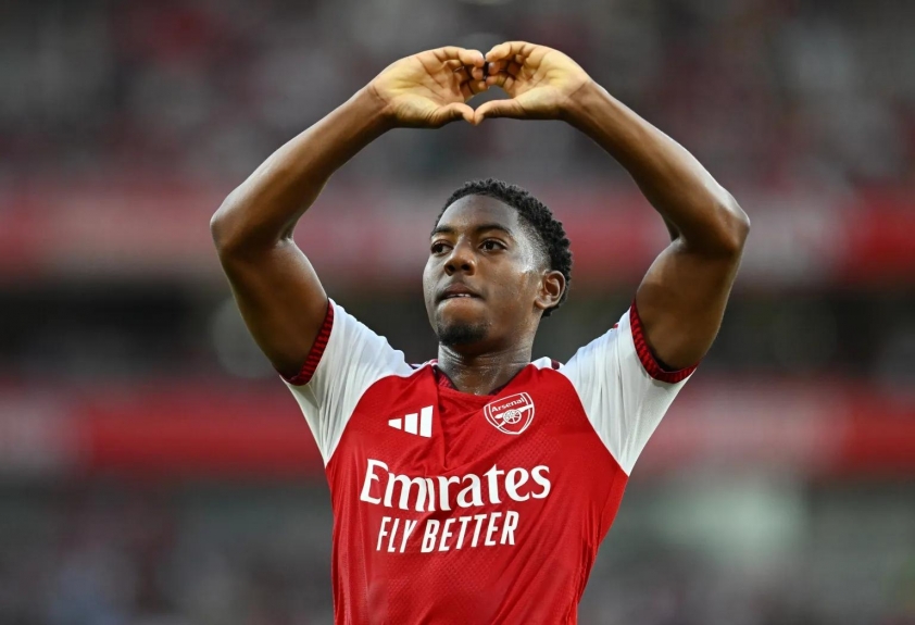 Arsenal thắng nghẹt thở tân binh Champions League trên chấm luân lưu 882656
